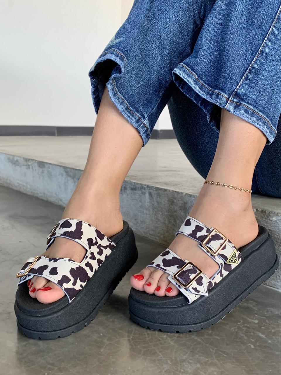 Sandalia Prada de suela alta